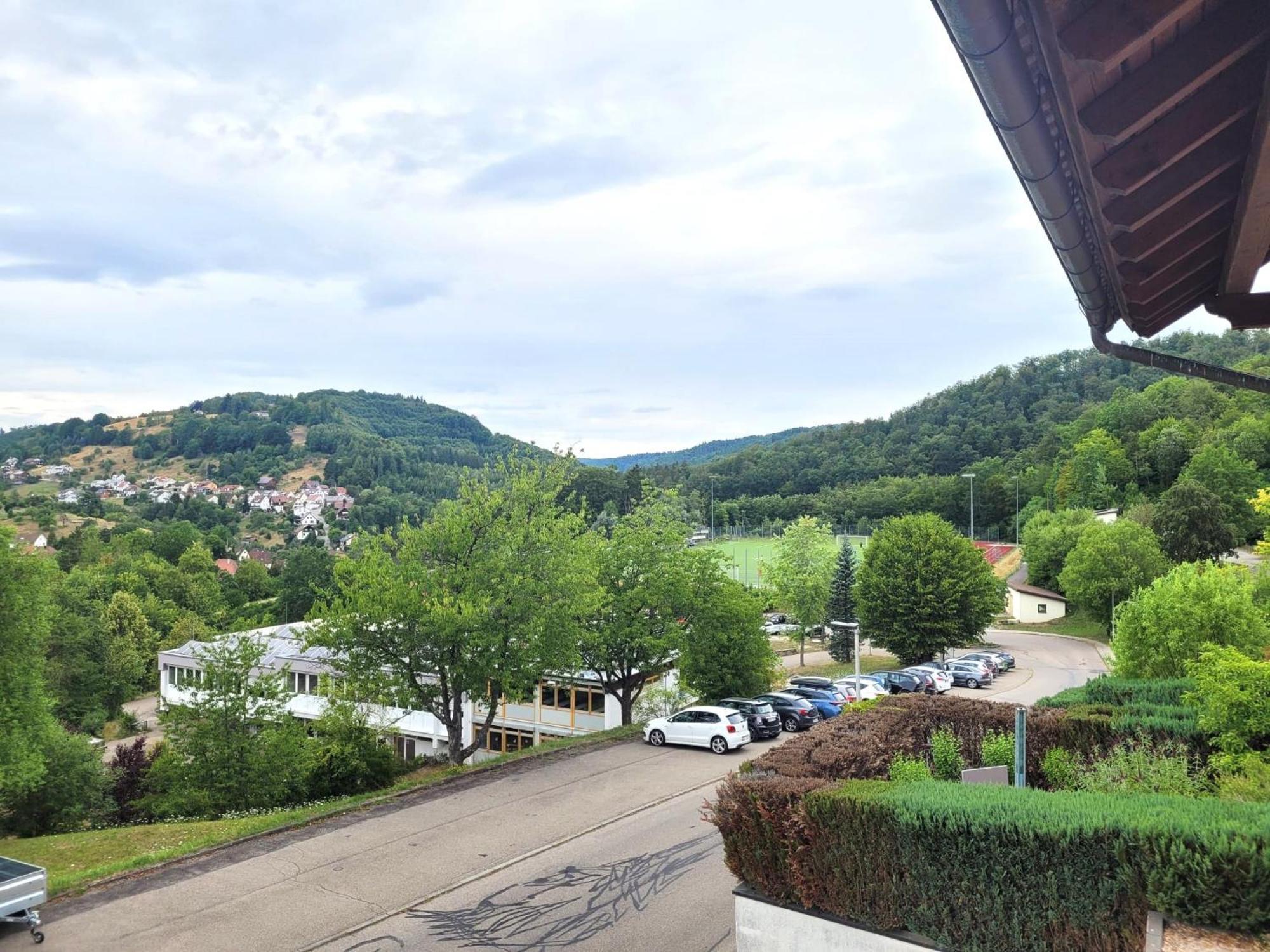 4 Zimmer Geraeumige Und Ruhig Gelegene Ferien- Und Monteurwohnung Nur Fuer Sie Allein Aujvari Vermietungen Spiegelberg Exterior photo