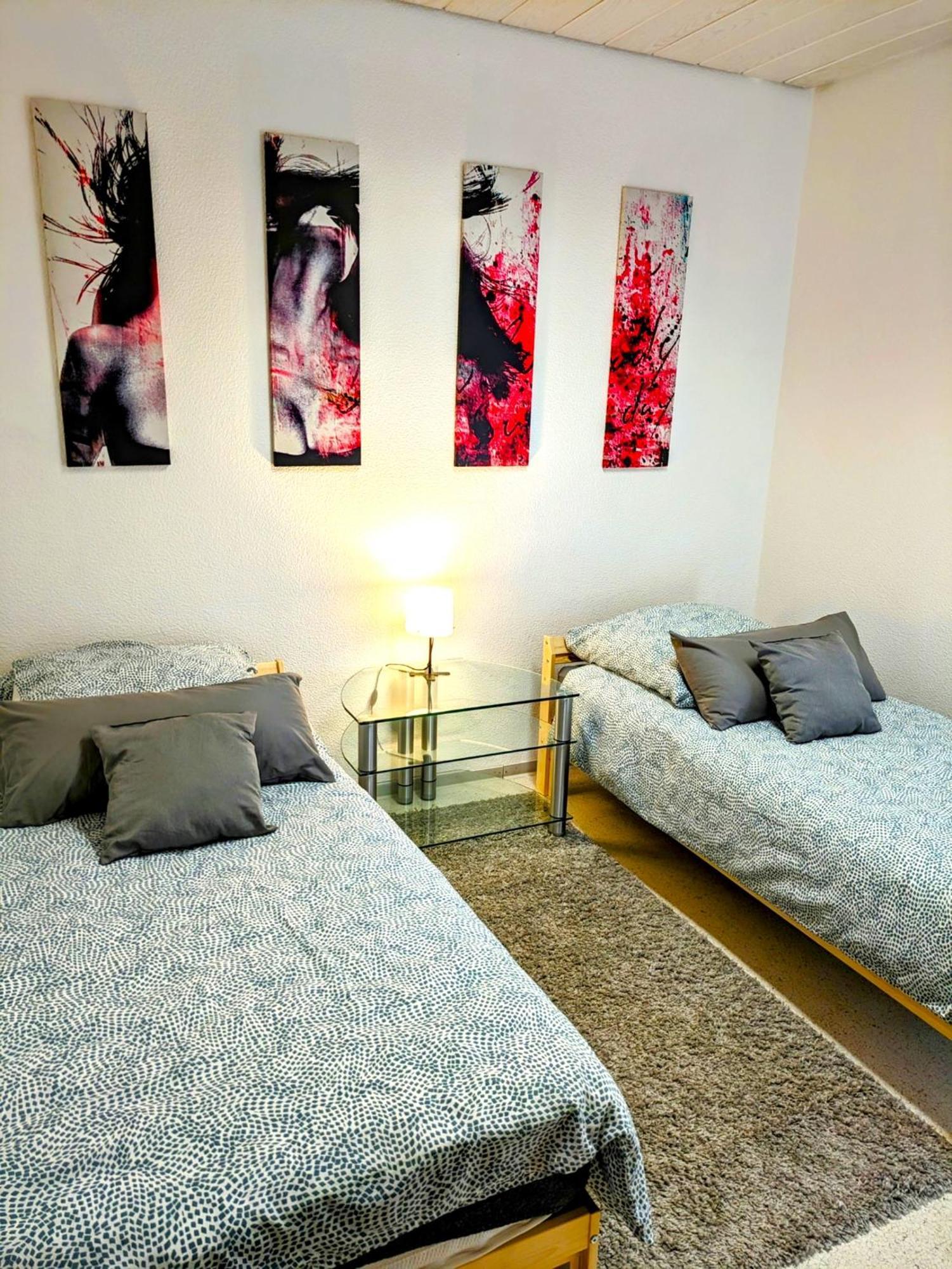 4 Zimmer Geraeumige Und Ruhig Gelegene Ferien- Und Monteurwohnung Nur Fuer Sie Allein Aujvari Vermietungen Spiegelberg Exterior photo