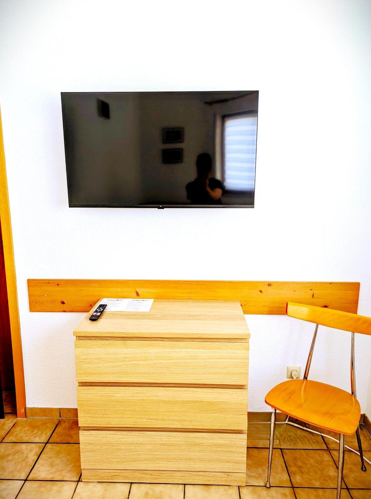 4 Zimmer Geraeumige Und Ruhig Gelegene Ferien- Und Monteurwohnung Nur Fuer Sie Allein Aujvari Vermietungen Spiegelberg Exterior photo